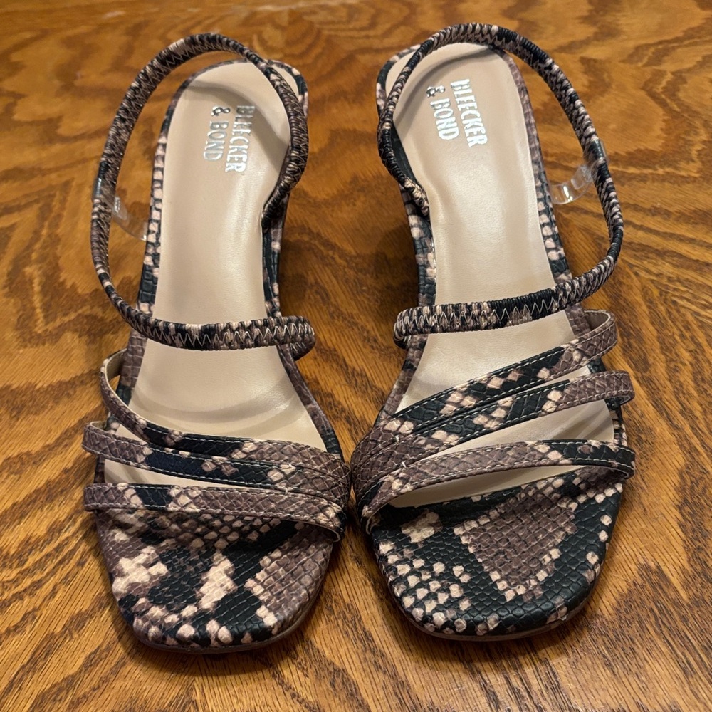 NWOT Women’s Snake-Print Strappy Sandal - Brown Bleeker & Bond size 7 kitten hee